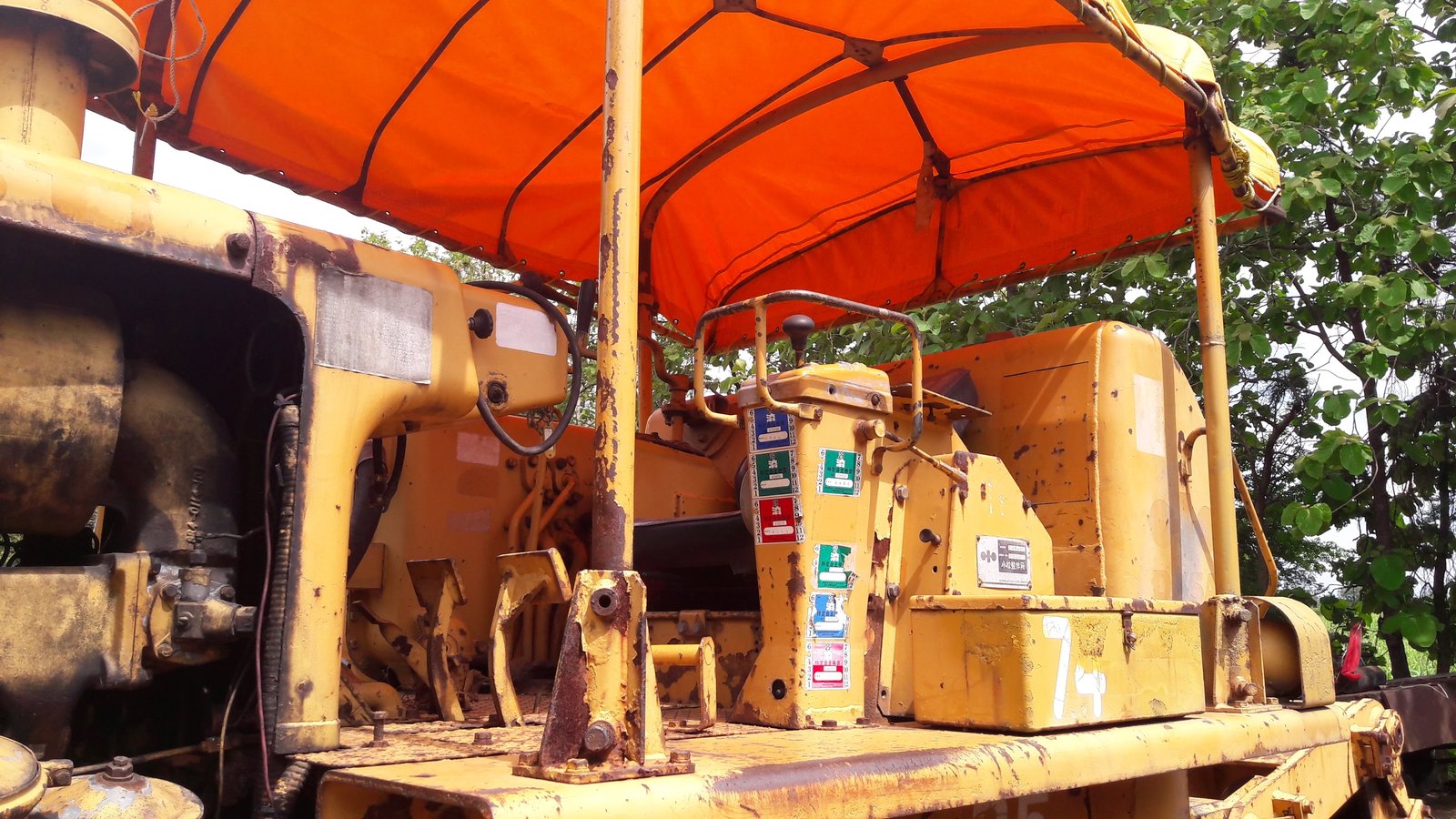 ขายรถดันดิน KOMATSU D85-12 เก่านอก พร้อมใช้งาน