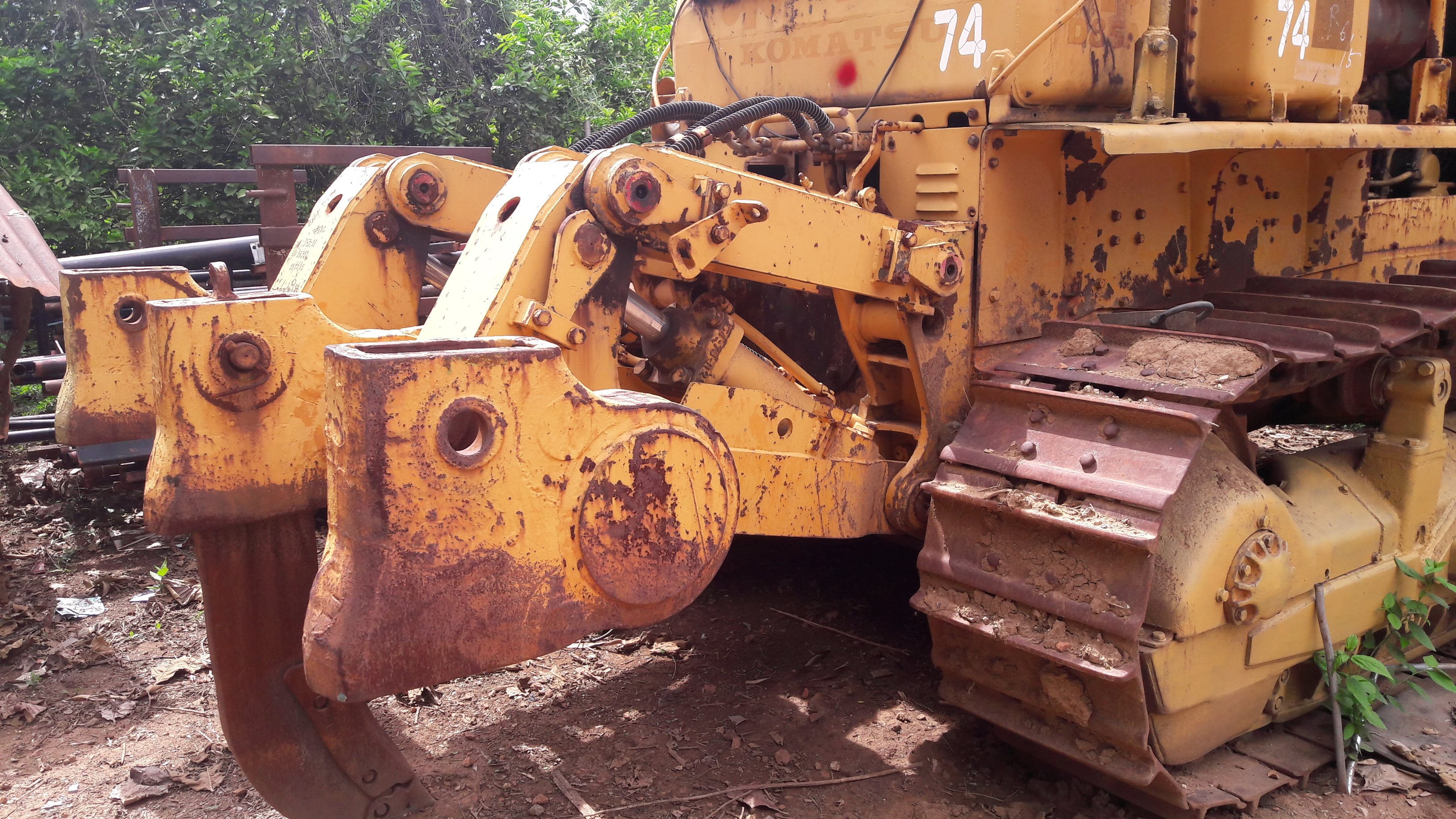 ขายรถดันดิน KOMATSU D85-12 เก่านอก ไม่เคยใช้งานในเมืองไทย มีเอกสารจดทะเบียน พร้อมใช้งาน ขายรถดันดิน KOMATSU D85-12 เก่านอก ไม่เคยใช้งานในเมืองไทย มีเอกสารจดทะเบียน พร้อมใช้งาน