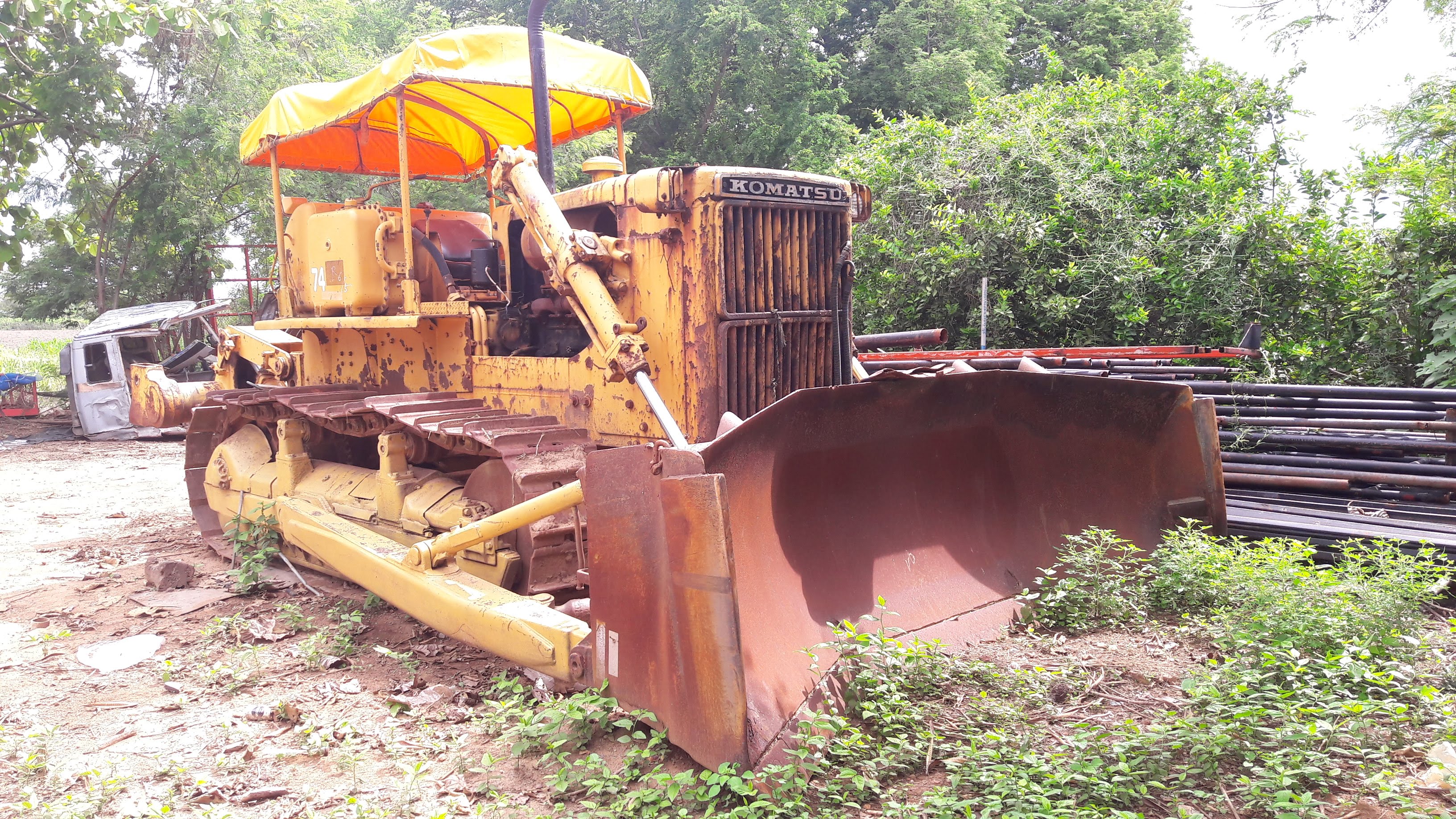 ขายรถดันดิน KOMATSU D85-12 เก่านอก มีอินวอย โทร. 084-542-4150 พร้อมใช้ครับ ขายรถดันดิน KOMATSU D85-12 เก่านอก มีอินวอย โทร. 084-542-4150 พร้อมใช้ครับ