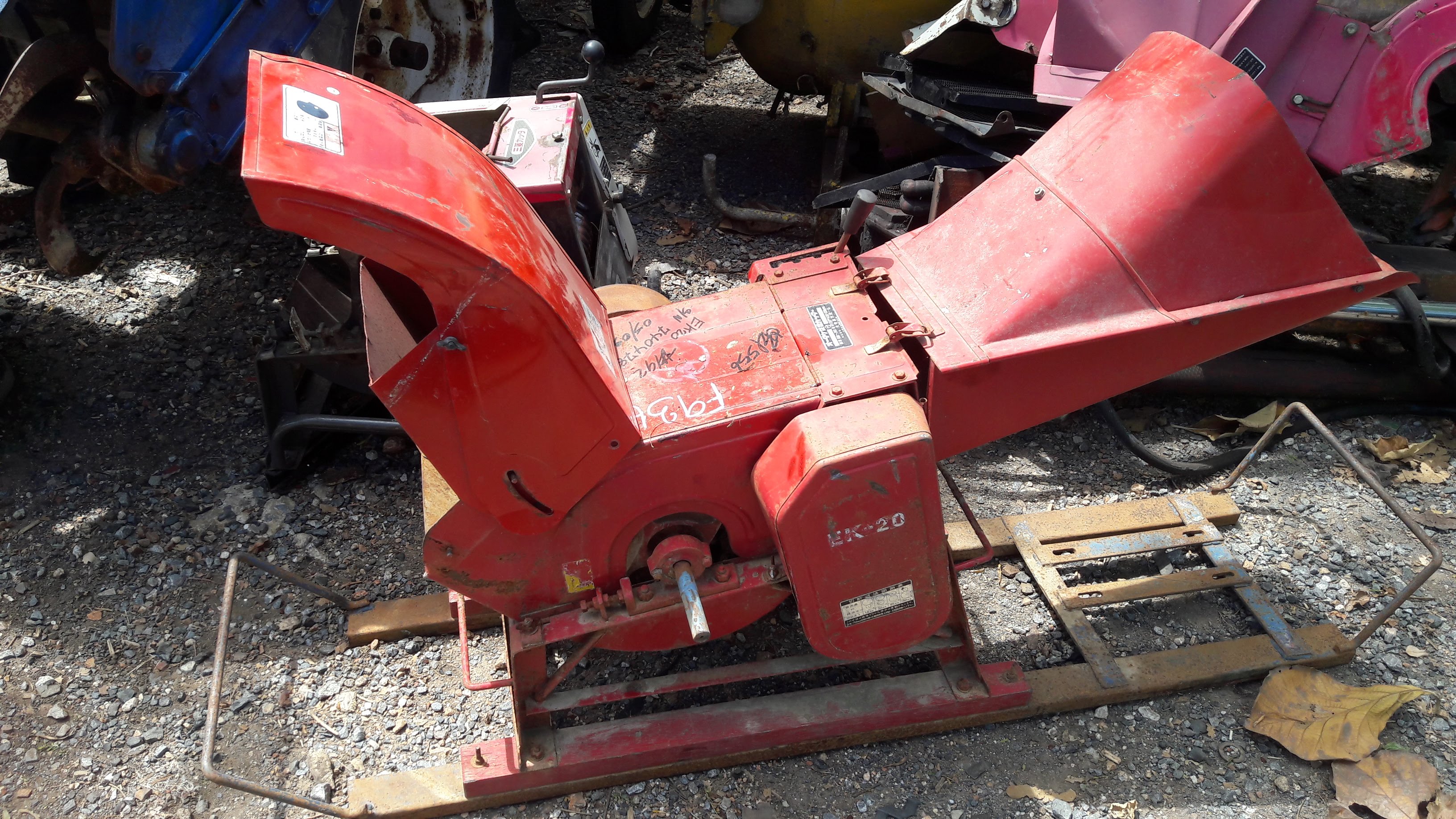 ขายเครื่องย่อยกิ่งไม้ OTAKE EK-20 เก่าญี่ปุ่น พร้อมเครื่อง โทร. 084-542-4150