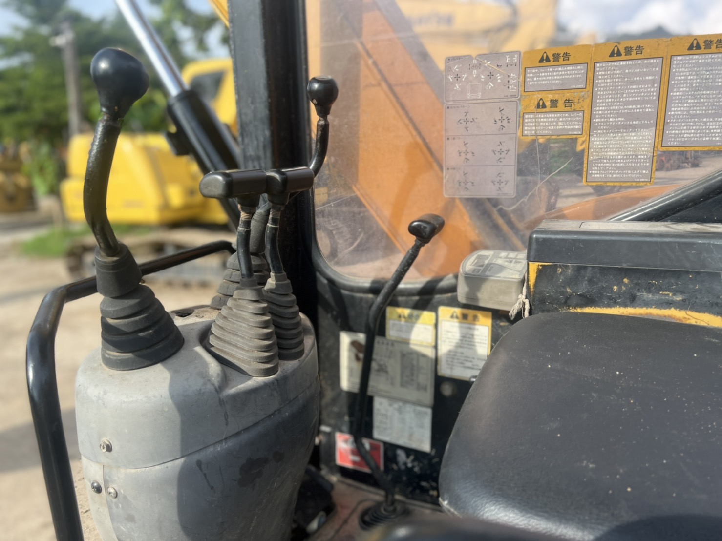 ขายรถขุดMITSUBISHI MM40SR-3 เครื่องยนต์มิตซูบิชิS4Lจำนวน 4 สูบ, คอนโทรลน้ำมัน, ปั๊มนิ้ว, แทรคยาง, รถเก่านอกใช้งาน1ปี ,มีเอกสาร ขายรถขุดMITSUBISHI MM40SR-3 เครื่องยนต์มิตซูบิชิS4Lจำนวน 4 สูบ, คอนโทรลน้ำมัน, ปั๊มนิ้ว, แทรคยาง, รถเก่านอกใช้งาน1ปี ,มีเอกสาร