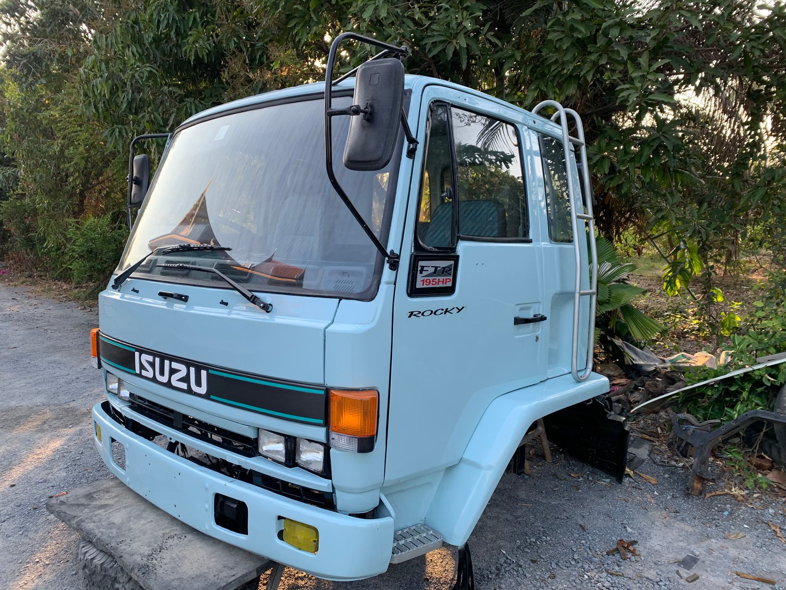 ขายหัวสิบล้อ Isuzu ร็อคกี้ อุปกรณ์ครบ พร้อมใช้