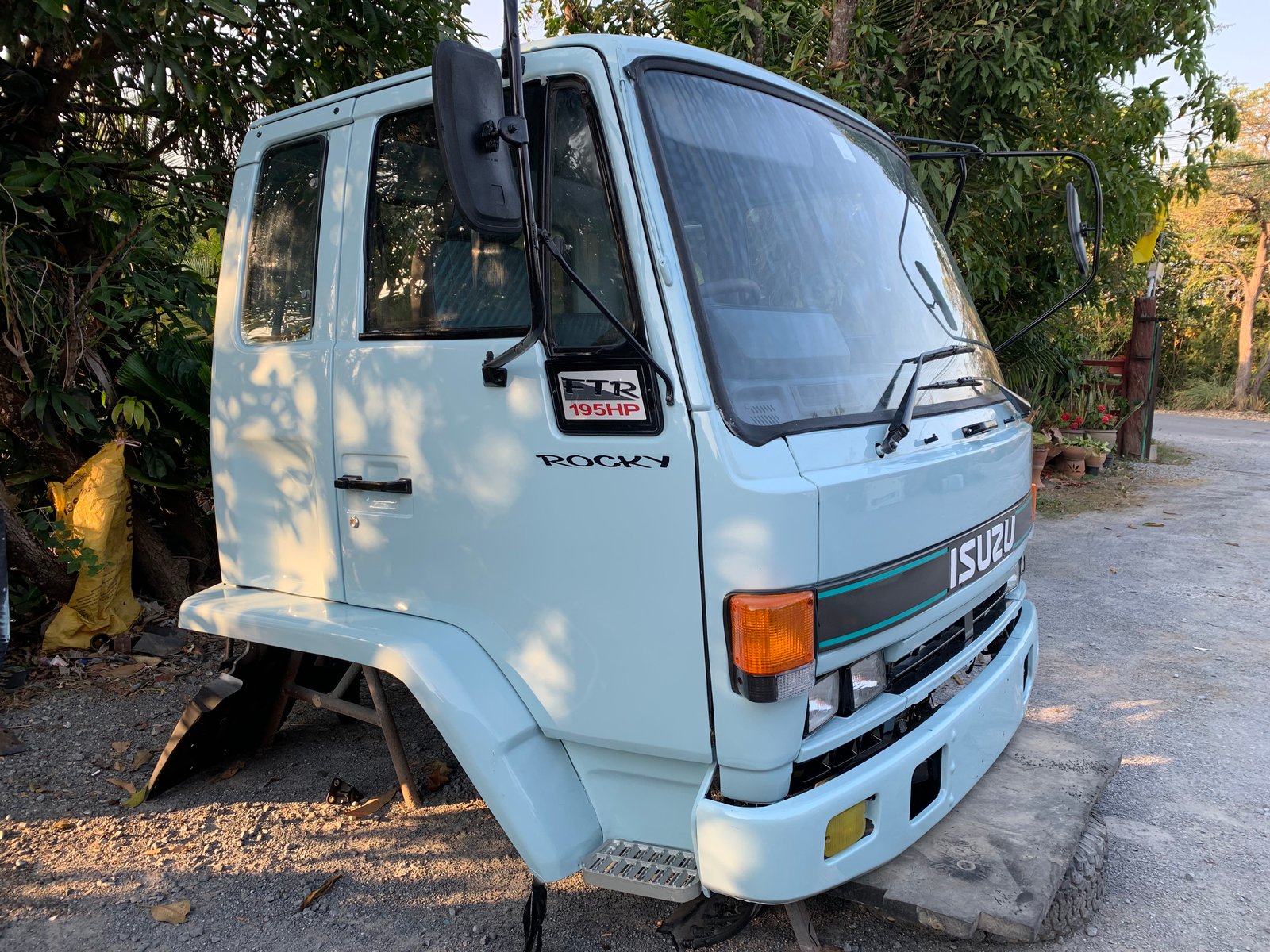 ขายหัวสิบล้อ Isuzu ร็อคกี้ อุปกรณ์ครบ พร้อมใช้