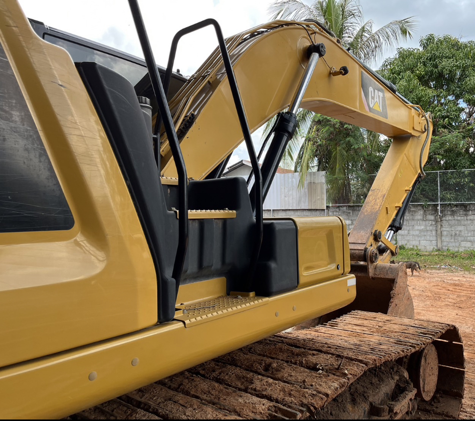 Caterpillar 320K  ชั่วโมงน้อย ราคา 2350000 ภู/อ๋อง