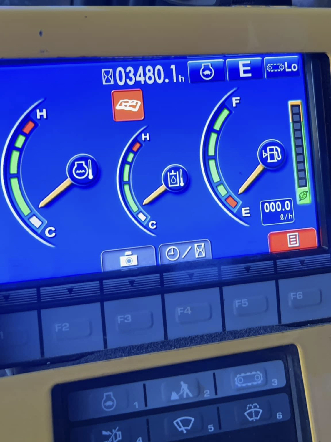 Komatsu Pc200-8Mo ทำงาน 3500 ชั่วโมง จอเหลืองกล้องหลัง รถสวยเดิม ราคา 2280000 พร้อมส่ง วัช 081-74105
