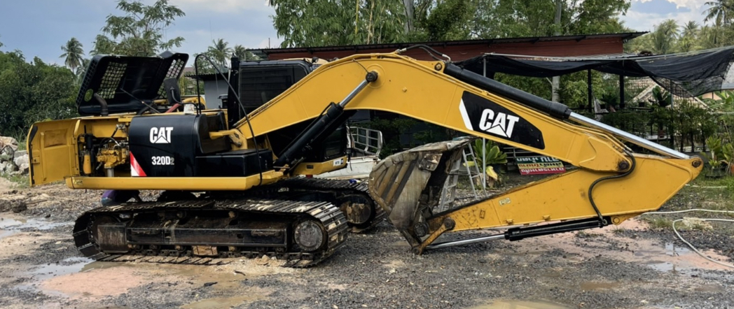 Caterpillar 320D2 ราคา 1750000 บาท หมู 0817410515