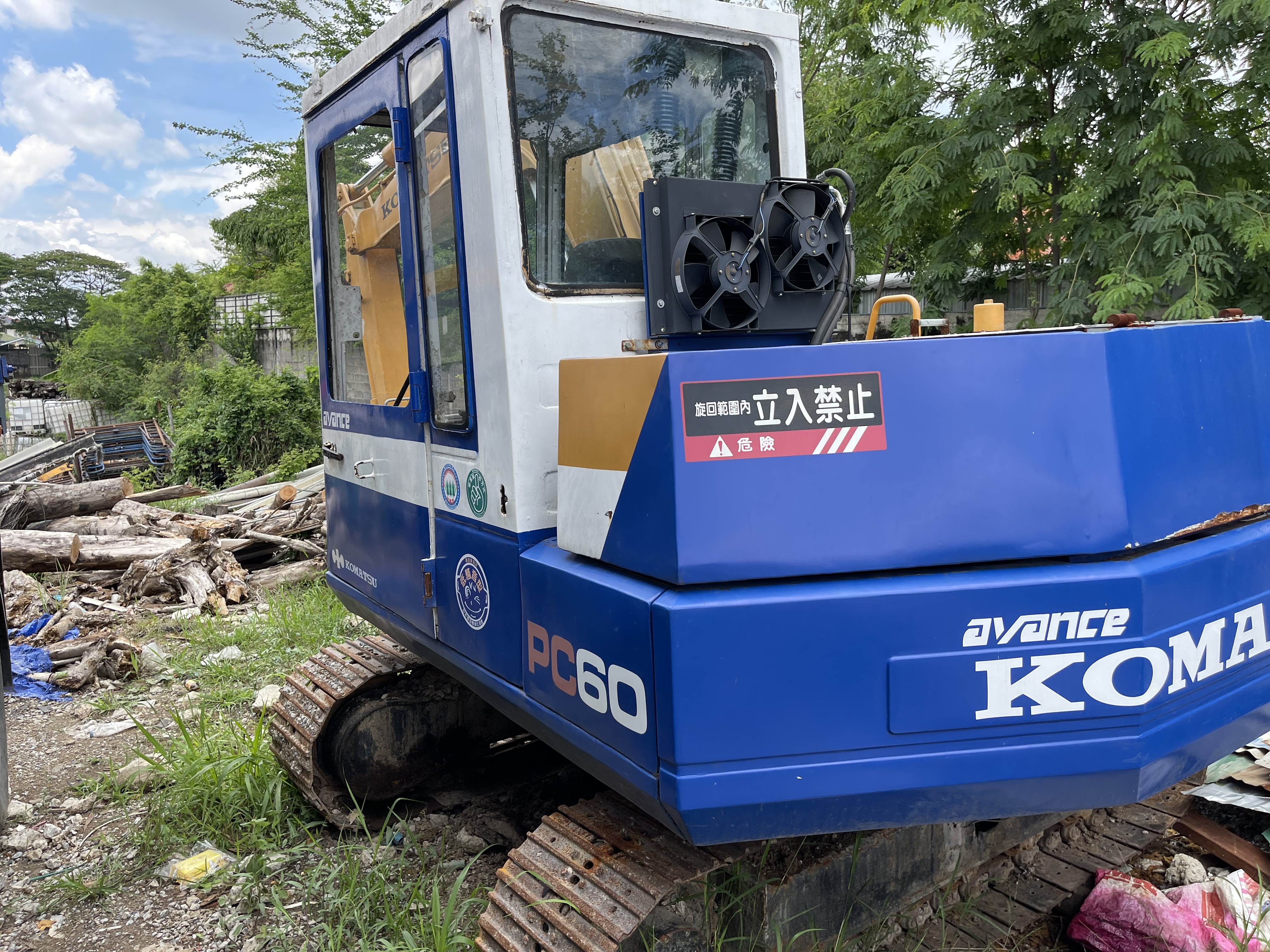 Komatsu Pc60-5 พร้อมใช้ราคา 300000 โท 0817410515