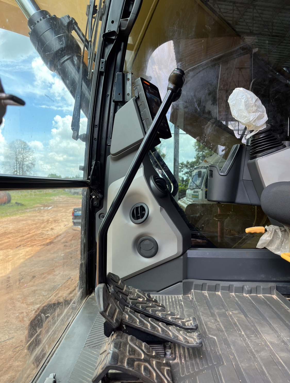 Caterpillar 320K  ชั่วโมงน้อย ราคา 2350000 ภู/อ๋อง