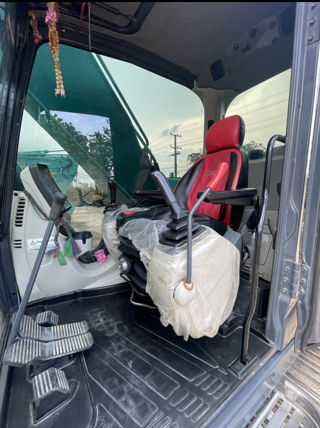 SK200-10 Yn15 ทำงาน 4700 ชั่วโมง
ขายดาวน์ 1,650,000
ค้างไฟแนนซ์ 950,000 กว่าบาท
ผ่อน 18 งวดๆละ 52,000 บาท
ราคาเงินสด 2,600,000 บาท
โท 0817410515 SK200-10 Yn15 ทำงาน 4700 ชั่วโมง
ขายดาวน์ 1,650,000
ค้างไฟแนนซ์ 950,000 กว่าบาท
ผ่อน 18 งวดๆละ 52,000 บาท
ราคาเงินสด 2,600,000 บาท
โท 0817410515