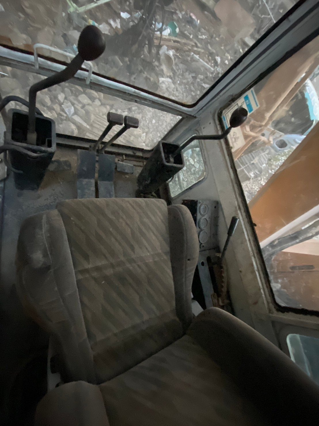 Komatsu Pc60-5 เครื่องดี ปั้มดี เอวดี แอร์มี
ราคา 230,000
โทร 081-7410515