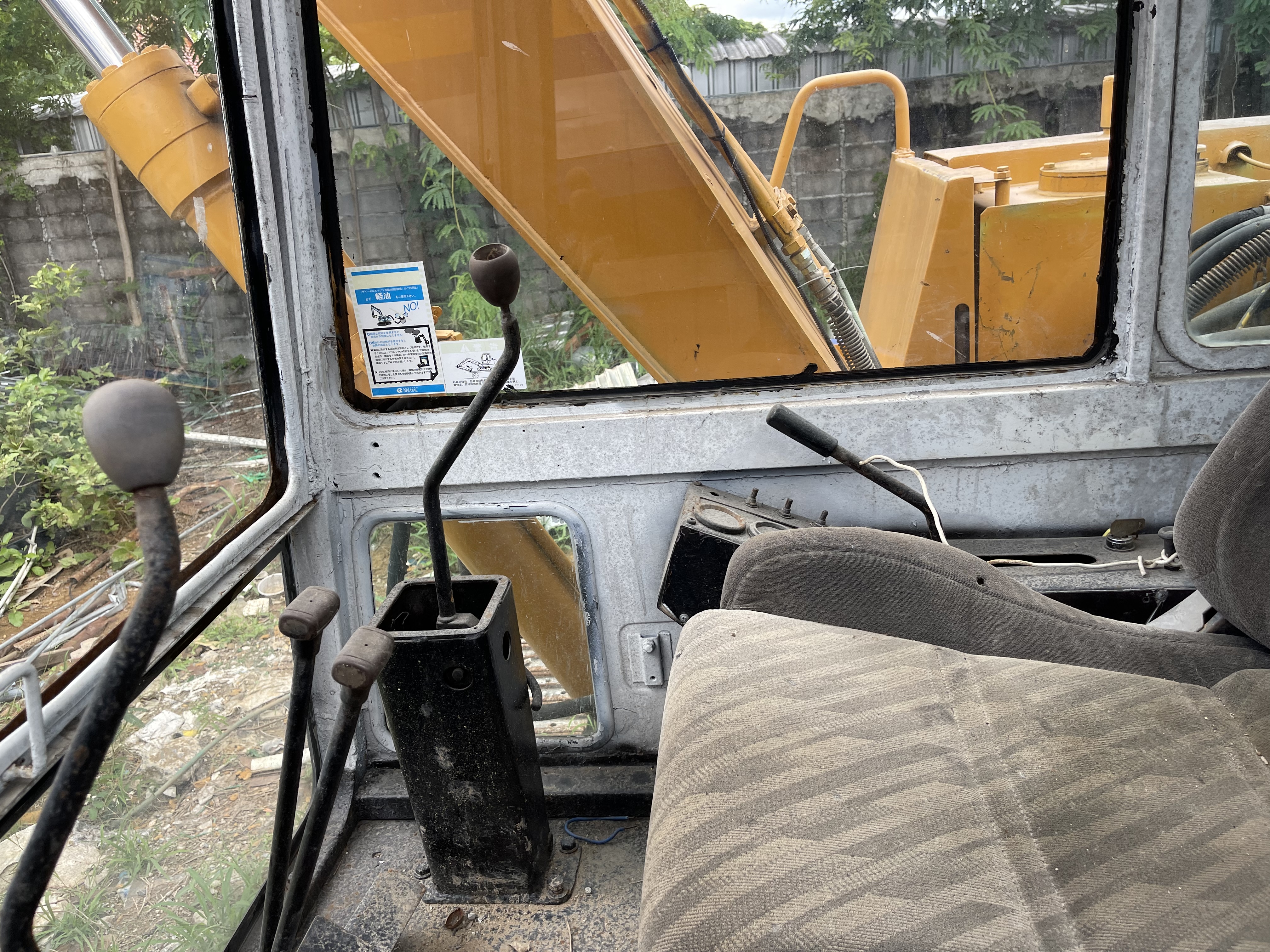 Komatsu Pc60-5 พร้อมใช้ราคา 300000 โท 0817410515 Komatsu Pc60-5 พร้อมใช้ราคา 300000 โท 0817410515