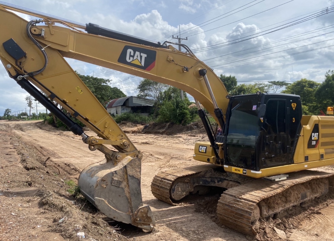 Caterpillar 320K ชั่วโมงน้อย ราคา 2350000 ภู/อ๋อง