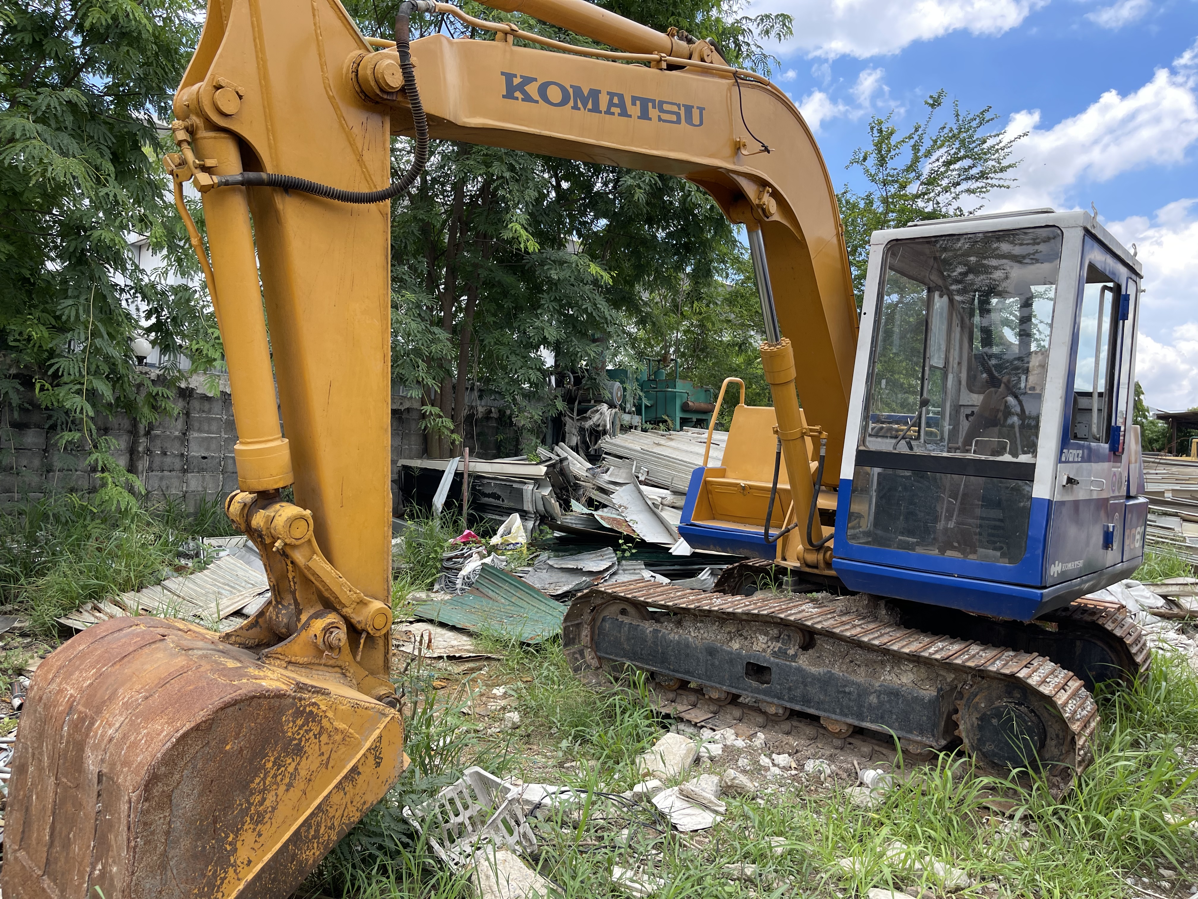 Komatsu Pc60-5 พร้อมใช้ราคา 300000 โท 0817410515 Komatsu Pc60-5 พร้อมใช้ราคา 300000 โท 0817410515
