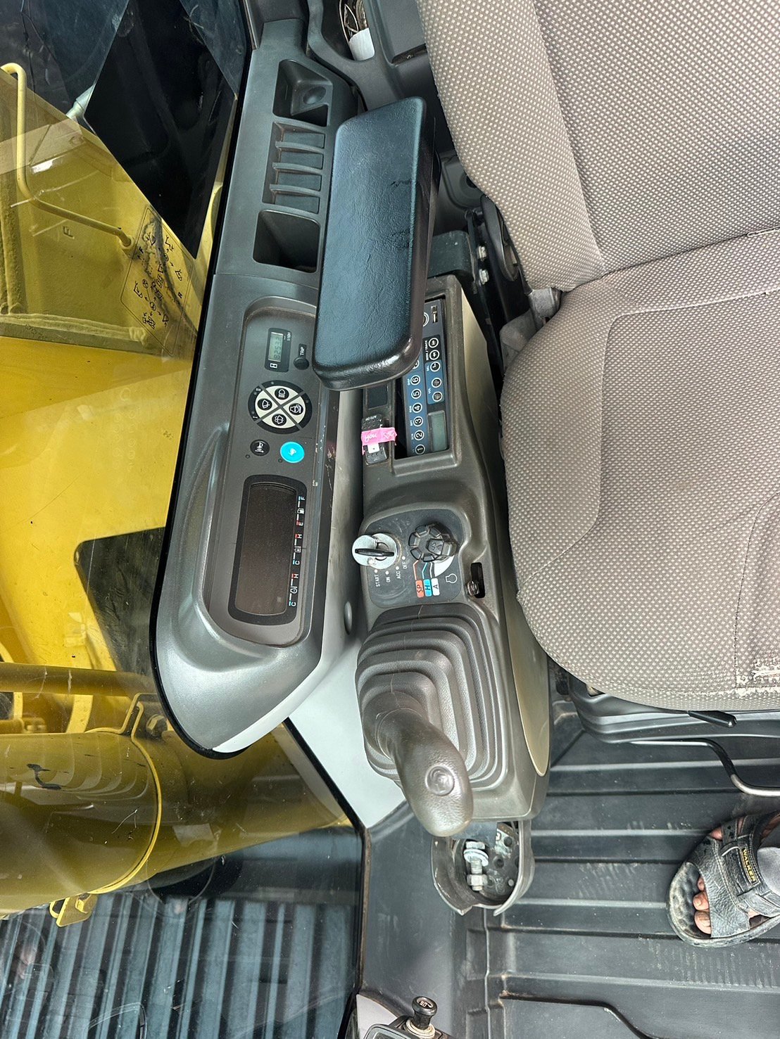 Sumitomo Sh210Lc - 5LR
ช่วงล่างเต็ม ระบบเต็ม
ราคา 14.8 ล้านต่อรอง
โทร 0817410515