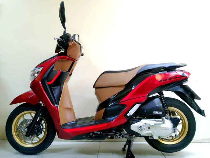 Honda Moove idlingstop combibrake ตัวท็อป  สภาพเกรดA 5719 กม. เอกสารครบพร้อมโอน