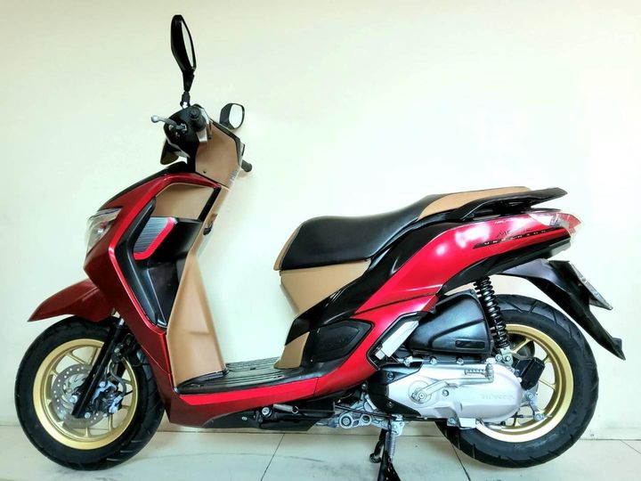 Honda Moove LED ตัวท็อป ปี2018 สภาพเกรดA 5827 กม. เอกสารพร้อมโอน