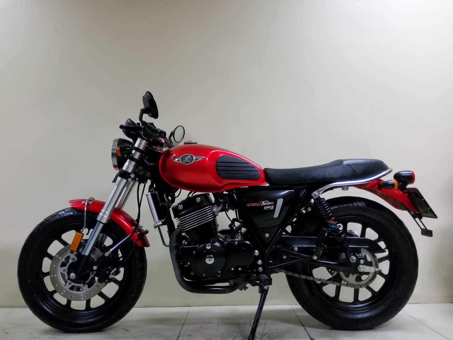 GPX Legend 250 twin 2 cylinder โฉมใหม่ ปี2022 สภาพเกรดA 3000 กม. เอกสารพร้อมโอน