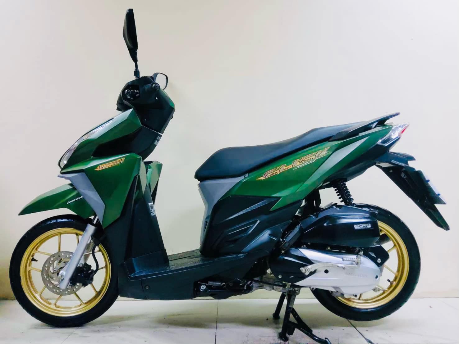 Honda Click125i LED idlingstop combibrake ปี2018 สภาพเกรดA 5272 กม. เอกสารครบพร้อมโอน