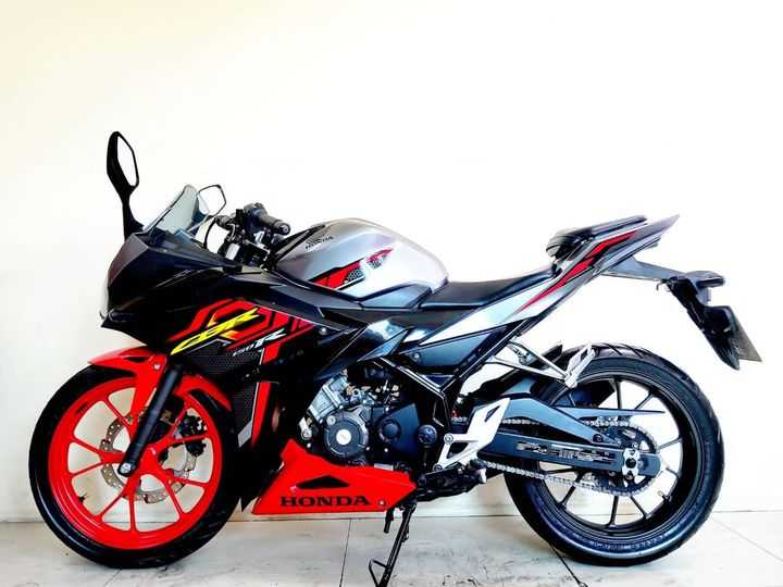 Honda CBR150R ปี2022 สภาพเกรดA 5250 กม. เอกสารครบพร้อมโอน