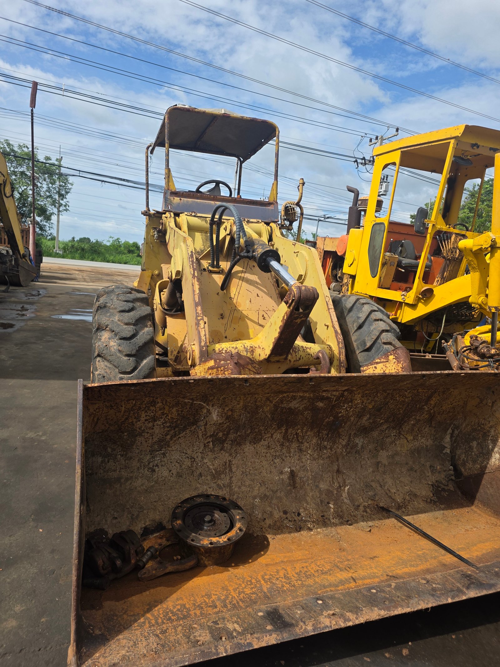 ขายแยกอะไหล่รถตักkomatsu jh63 สนใจชิ้นไหนสอบถามได้คะ ขายแยกอะไหล่รถตักkomatsu jh63 สนใจชิ้นไหนสอบถามได้คะ