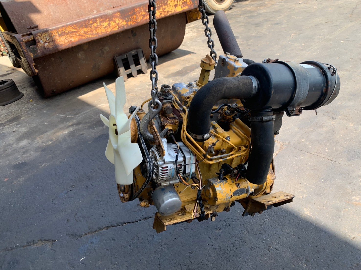 ขายครับ เครื่องKOMATSU 3D84 ขายครับ เครื่องKOMATSU 3D84