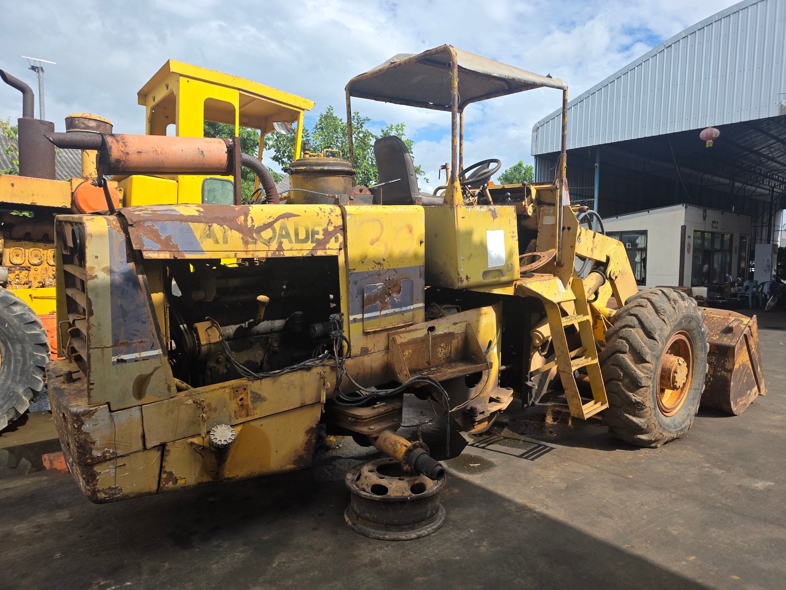 ขายแยกอะไหล่รถตักkomatsu jh63 สนใจชิ้นไหนสอบถามได้คะ