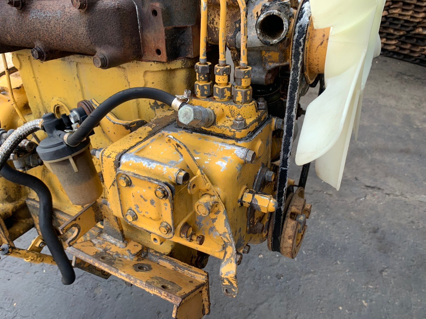 ขายครับ เครื่องKOMATSU 3D84 ขายครับ เครื่องKOMATSU 3D84
