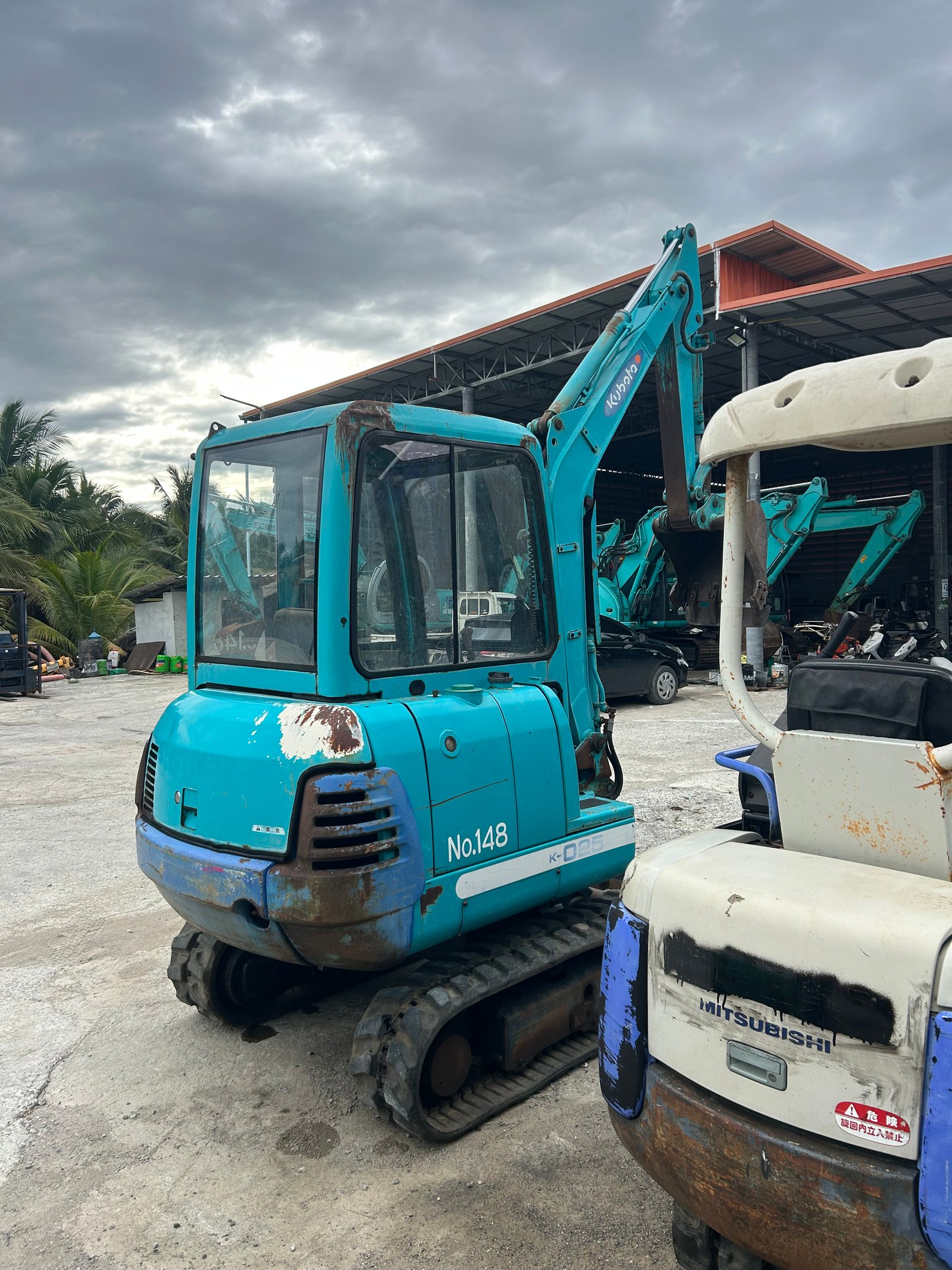 ขายรถขุดเก่าญี่ปุ่น ยี่ห้อ KUBOTA รุ่น K025 สนใจโทร061-6532306