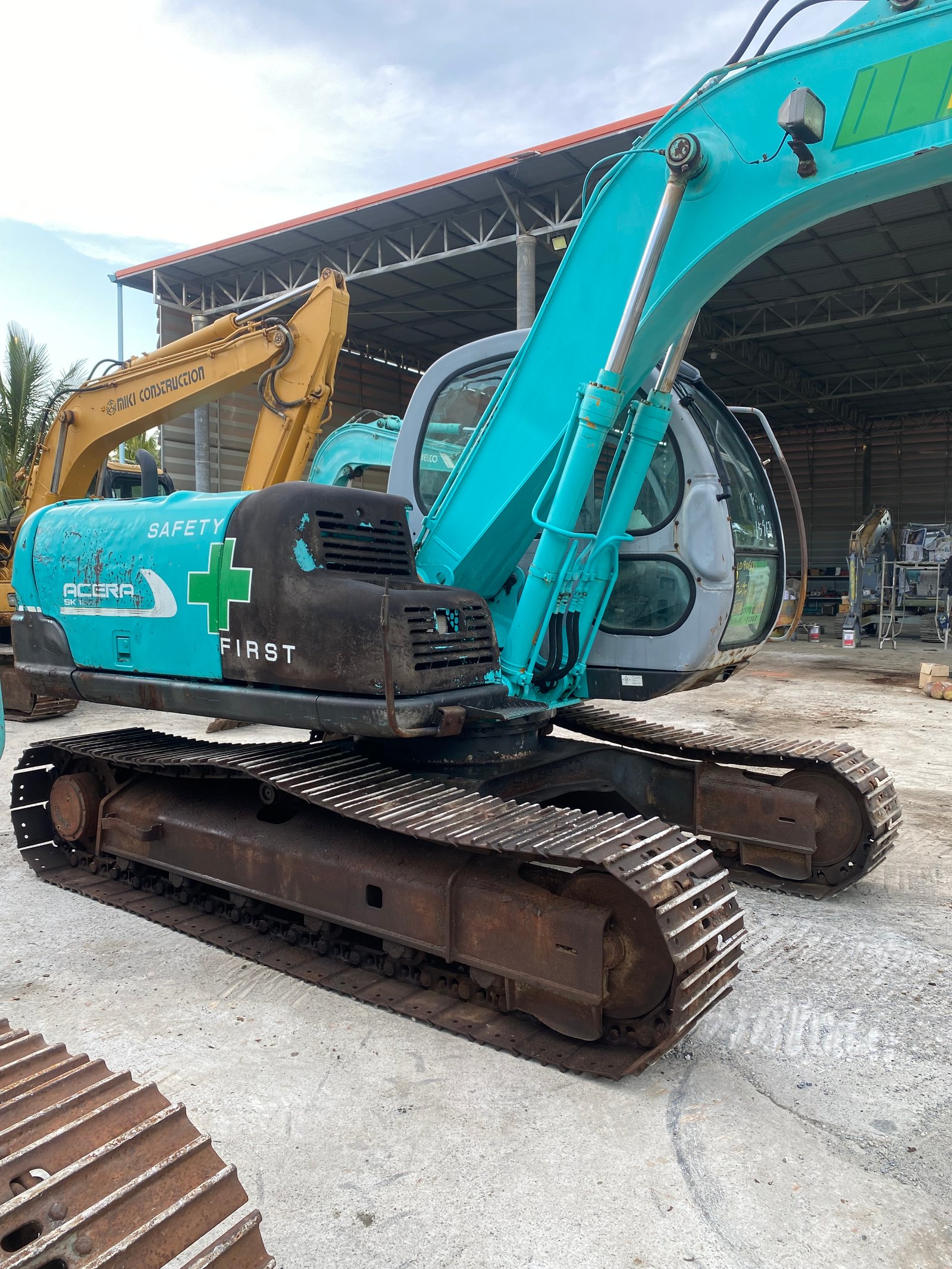 ขายรถขุดนำเข้าจากญี่ปุ่น KOBELCO  SK120-3  super  สภาพสวยพร้อมใช้งาน ระบบสมบูรณ์ สนใจสอบถามได้ที่089-2579650