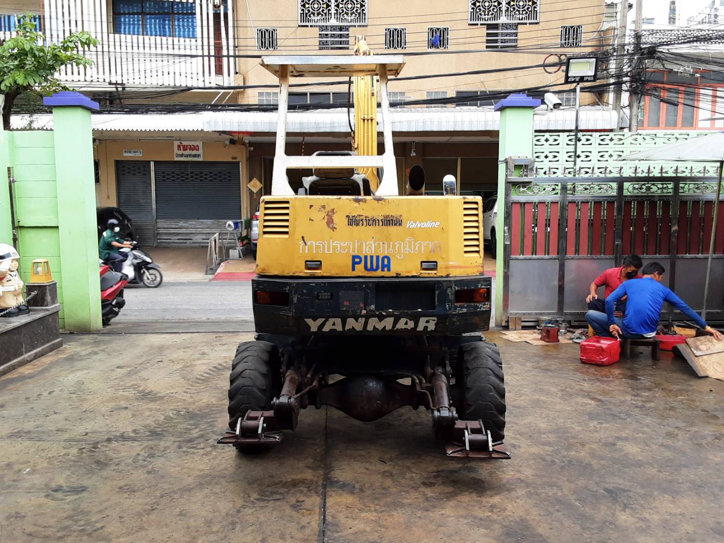 ขายรถแบคโฮ (ล้อยาง) YANMAR รุ่น YB401W ขายรถแบคโฮ (ล้อยาง) YANMAR รุ่น YB401W
