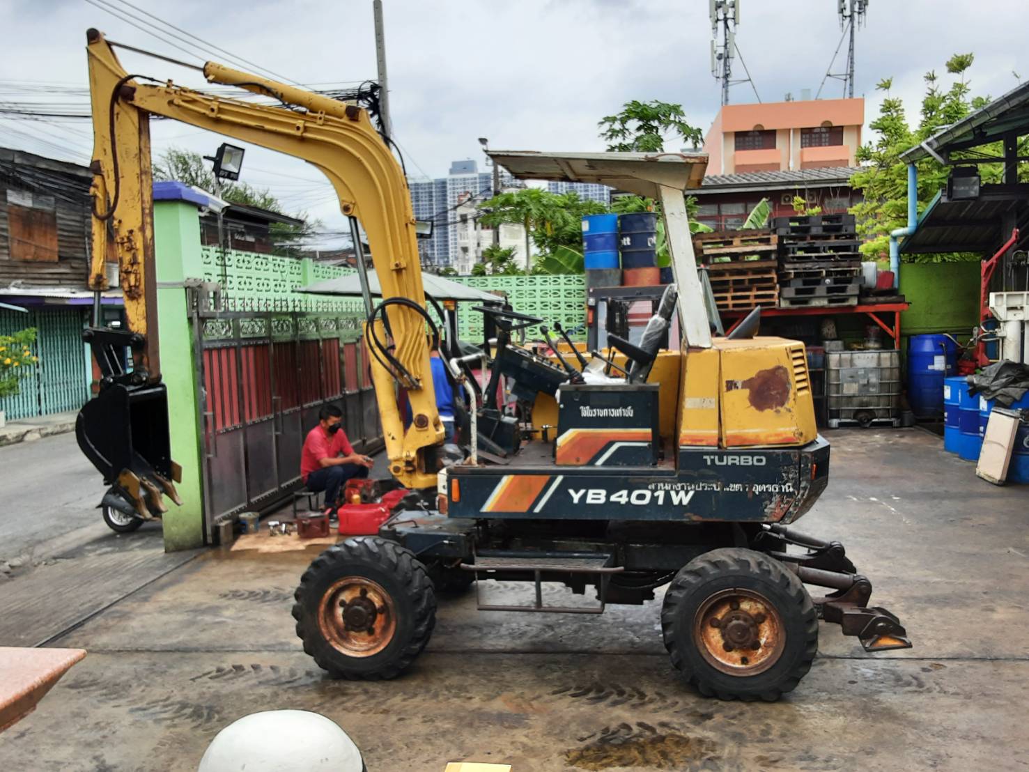 ขายรถแบคโฮ (ล้อยาง) YANMAR รุ่น YB401W ขายรถแบคโฮ (ล้อยาง) YANMAR รุ่น YB401W
