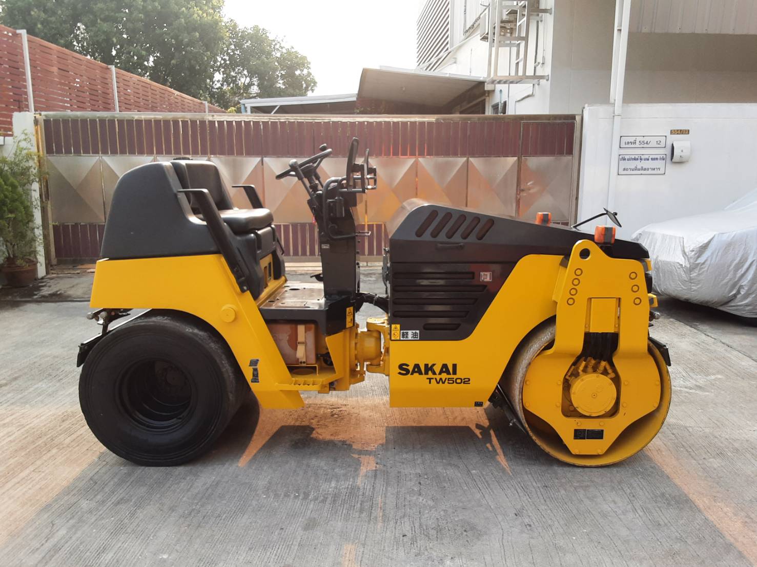 ขายรถบดหน้าเหล็ก - หลังยาง SAKAI รุ่น TW 502