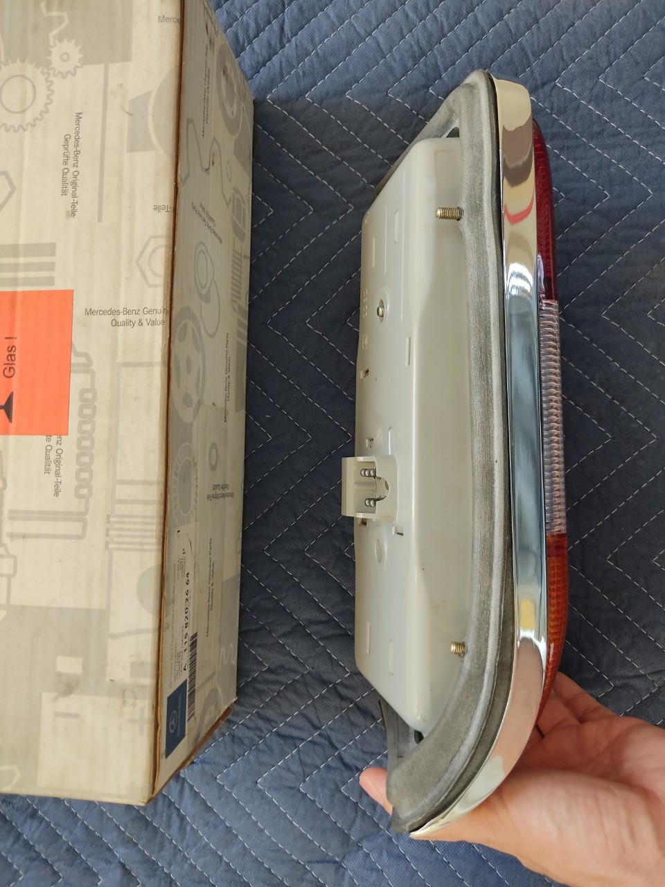 ไฟท้ายข้างขวา Mercedes Benz w114 ไฟท้ายข้างขวา Mercedes Benz w114