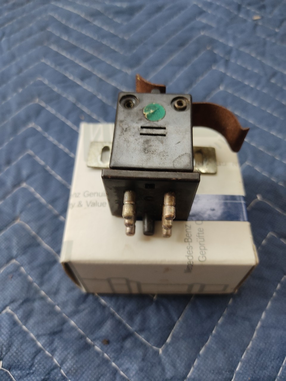สวิชท์ตัดแอร์-ฮีทเตอร์ (changeover switch) Mercedes Benz w114 สวิชท์ตัดแอร์-ฮีทเตอร์ (changeover switch) Mercedes Benz w114