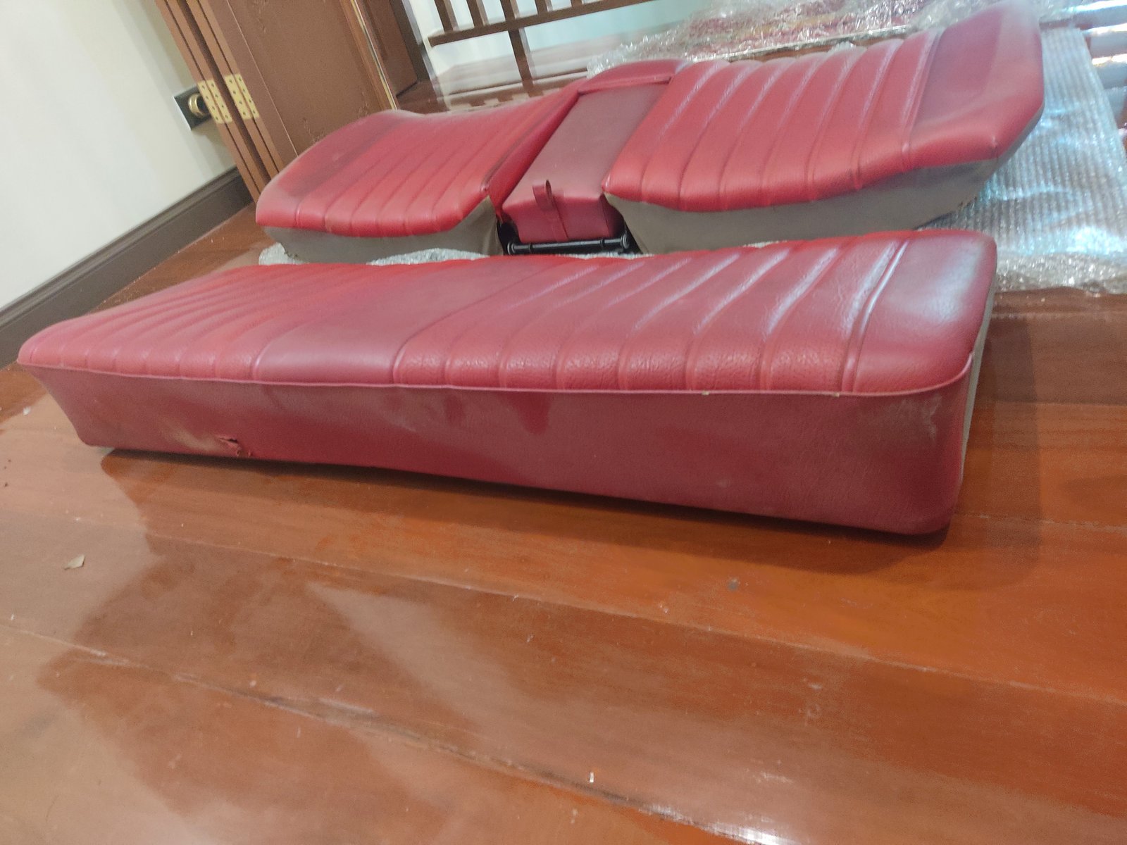 เบาะหลัง /8 (คูเป้) สีแดง หนัง Mb-tex แท้