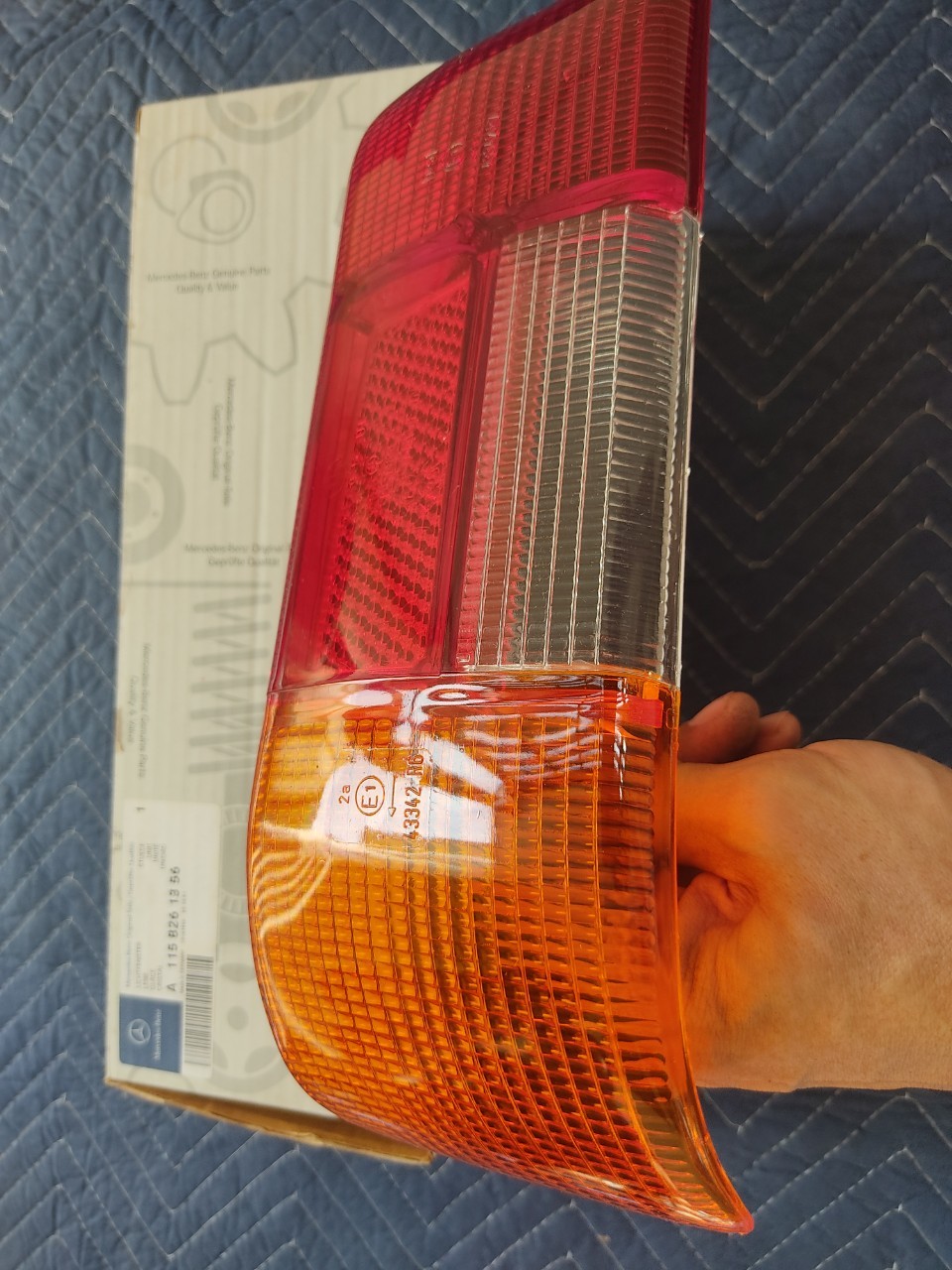 กรอบเลนซ์ไฟท้ายของแท้ Mercedes Benz w114 ของใหม่ กรอบเลนซ์ไฟท้ายของแท้ Mercedes Benz w114 ของใหม่