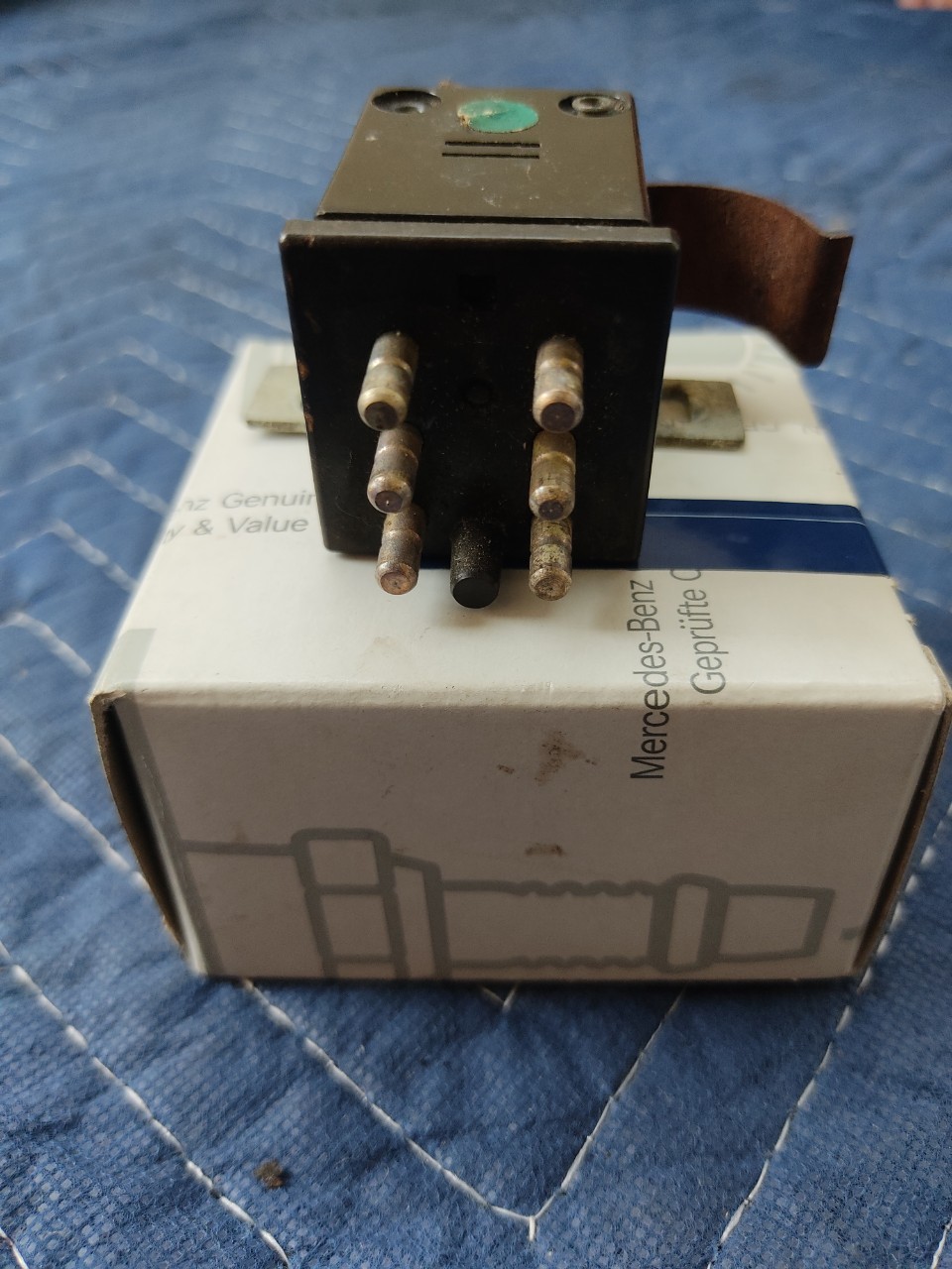 สวิชท์ตัดแอร์-ฮีทเตอร์ (changeover switch) Mercedes Benz w114 สวิชท์ตัดแอร์-ฮีทเตอร์ (changeover switch) Mercedes Benz w114