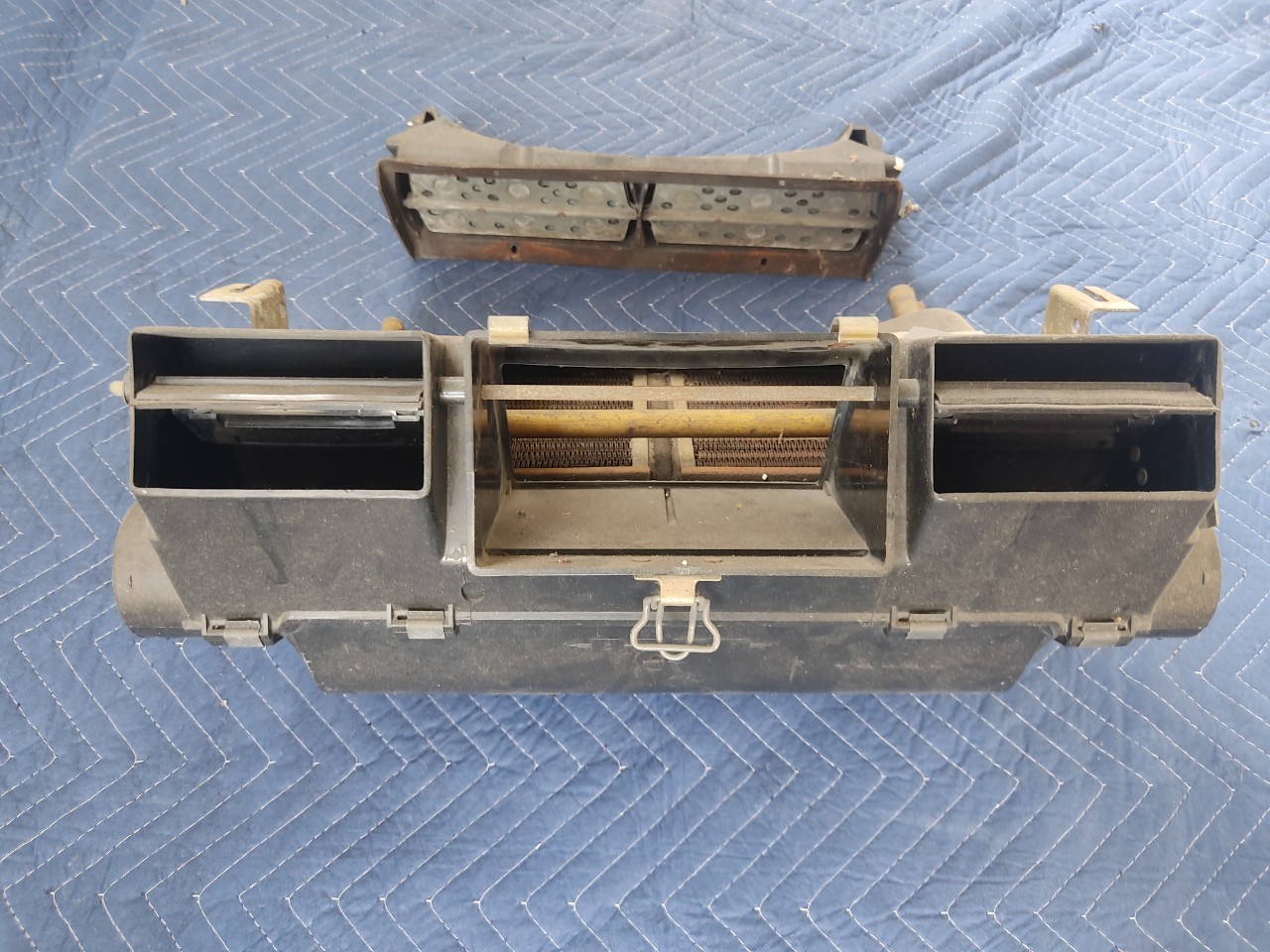 ตู้ฮีทเตอร์ของแท้ Mercedes Benz w114 ตู้ฮีทเตอร์ของแท้ Mercedes Benz w114