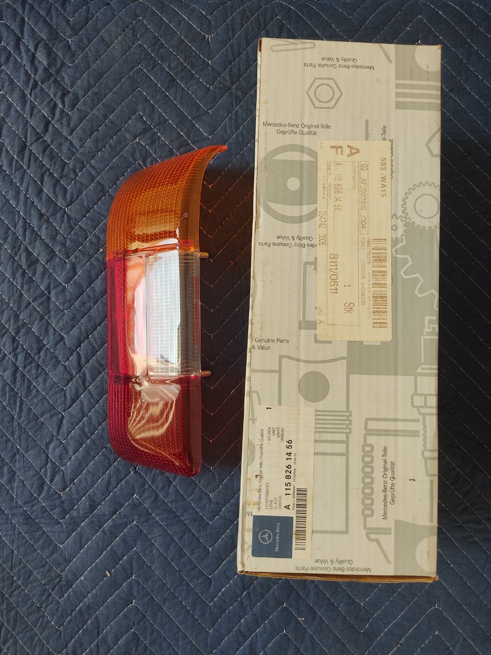 กรอบเลนซ์ไฟท้ายของแท้ Mercedes Benz w114 ของใหม่ กรอบเลนซ์ไฟท้ายของแท้ Mercedes Benz w114 ของใหม่
