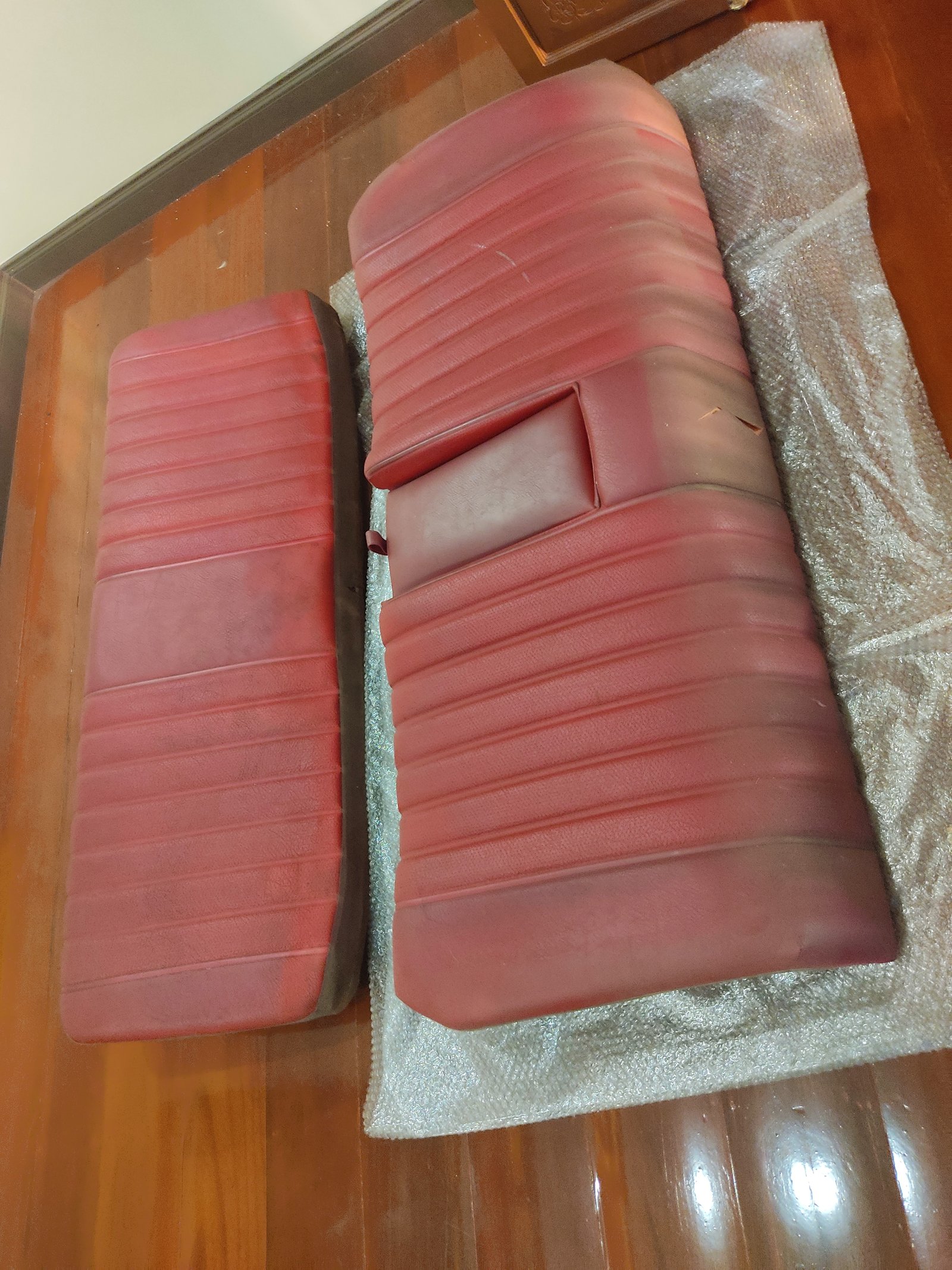 เบาะหลัง /8 (คูเป้) สีแดง หนัง Mb-tex แท้