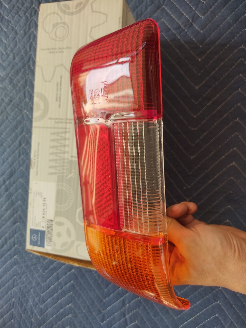 กรอบเลนซ์ไฟท้ายของแท้ Mercedes Benz w114 ของใหม่ กรอบเลนซ์ไฟท้ายของแท้ Mercedes Benz w114 ของใหม่