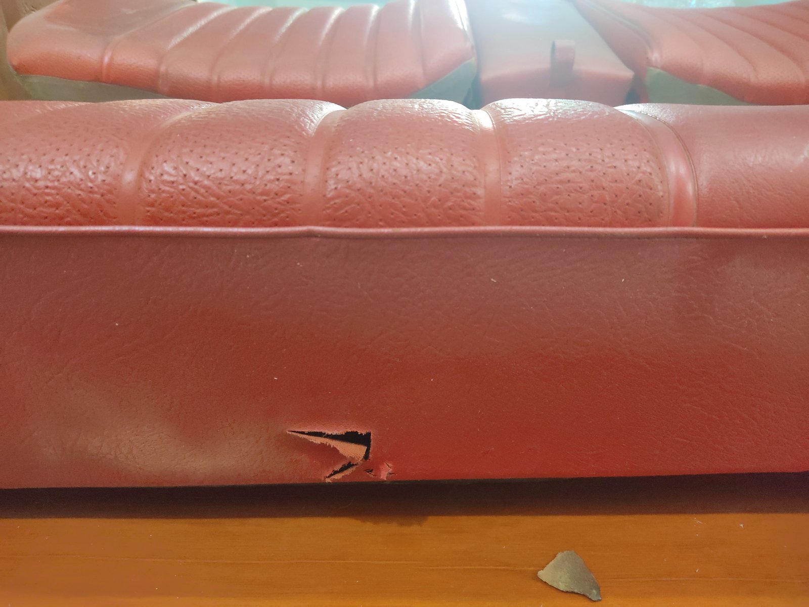 เบาะหลัง /8 (คูเป้) สีแดง หนัง Mb-tex แท้