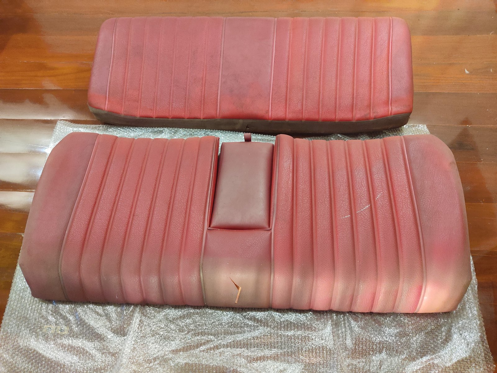 เบาะหลัง /8 (คูเป้) สีแดง หนัง Mb-tex แท้