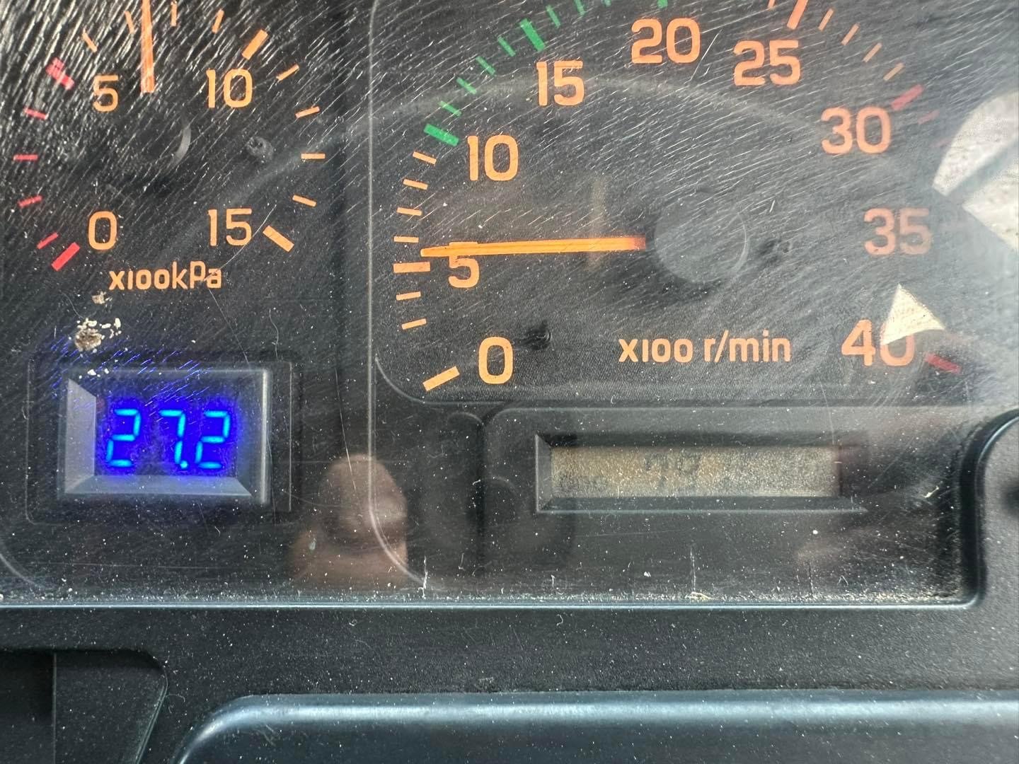 อีซุ 200 hp ตู้ 7.30 เมตร ปี 49 อีซุ 200 hp ตู้ 7.30 เมตร ปี 49