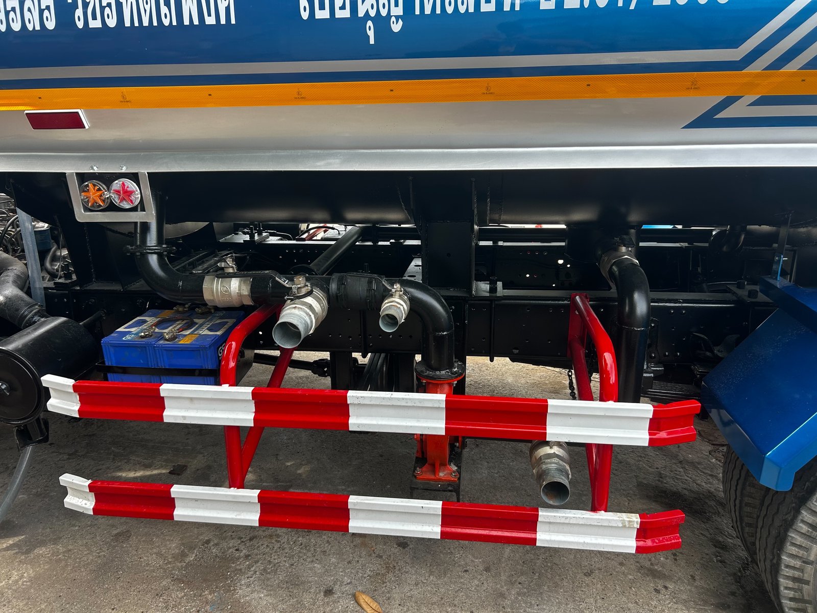 รถแท๊งค์น้ำ อีซูซุ NQR 120เเรง เครื่องดี. แชสซีร์สวย. แอร์เย็น. เอฟหน้าหลัง. รถรีบิ้ว. ถังน้ำต่อใหม่7000ลิตรระบบน้ำใหม่ดูด.ส่งสเปรย์ท้าย.