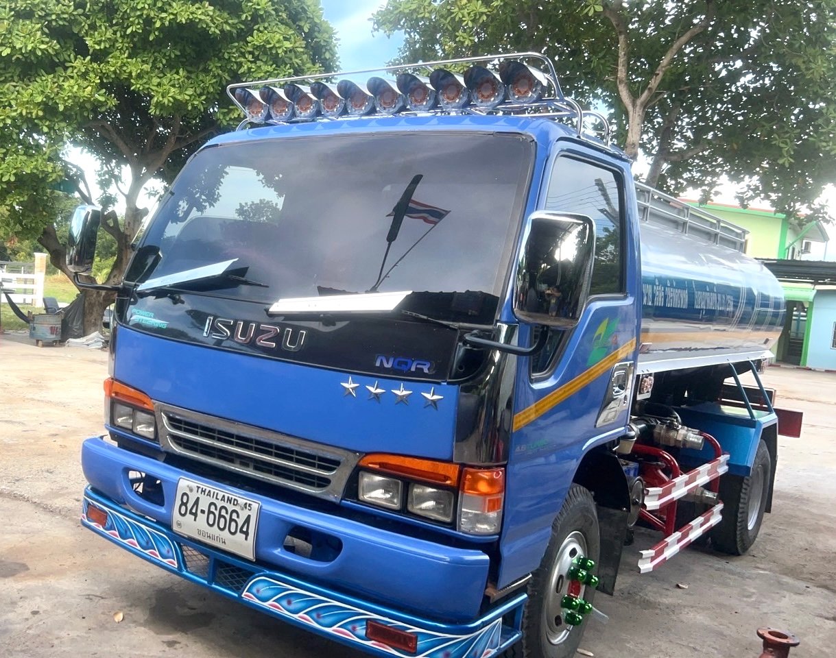 รถแท๊งค์น้ำ อีซูซุ NQR 120เเรง เครื่องดี. แชสซีร์สวย. แอร์เย็น. เอฟหน้าหลัง. รถรีบิ้ว. ถังน้ำต่อใหม่7000ลิตรระบบน้ำใหม่ดูด.ส่งสเปรย์ท้าย.