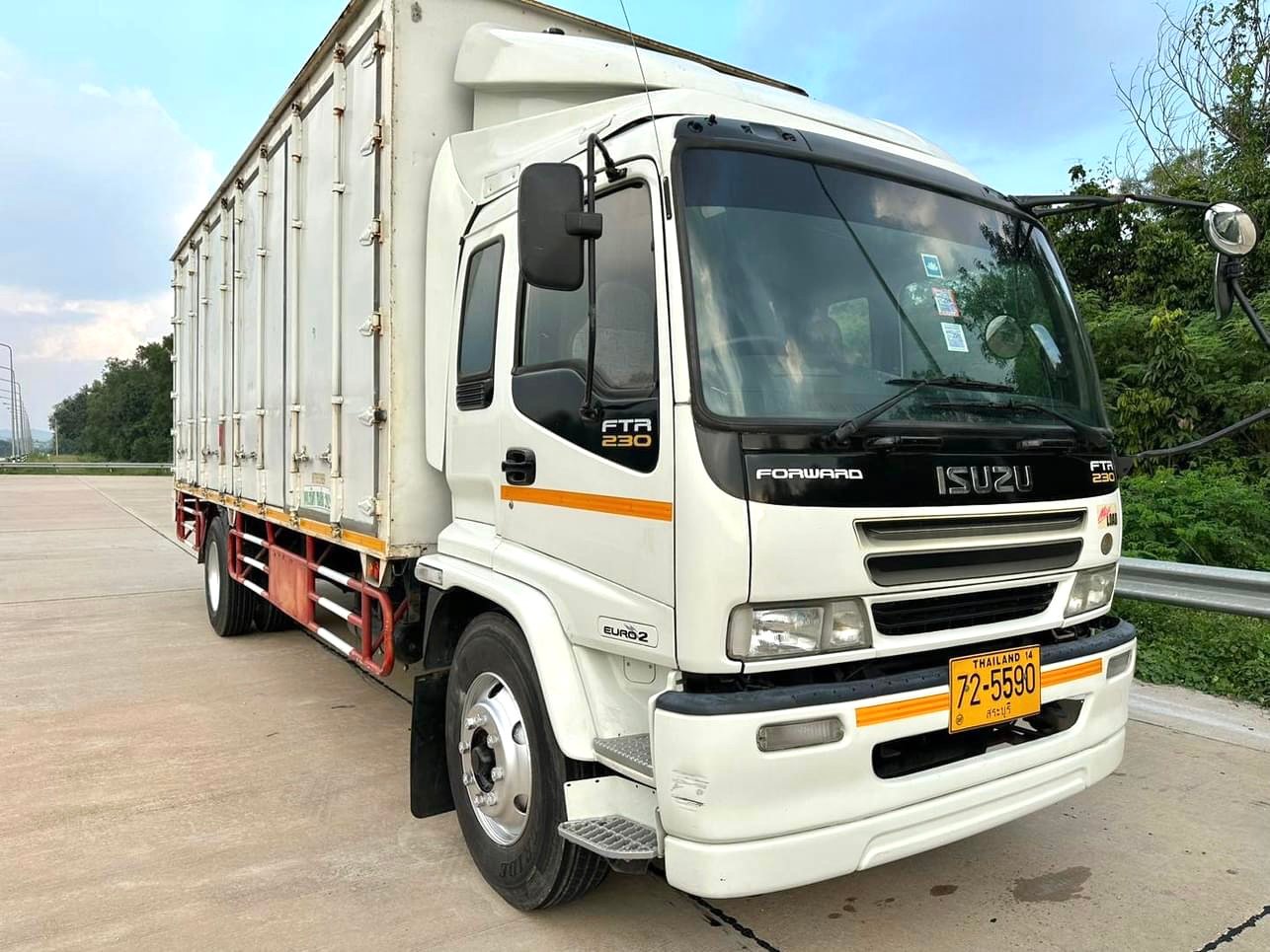 อีซุ 200 hp ตู้ 7.30 เมตร ปี 49 อีซุ 200 hp ตู้ 7.30 เมตร ปี 49