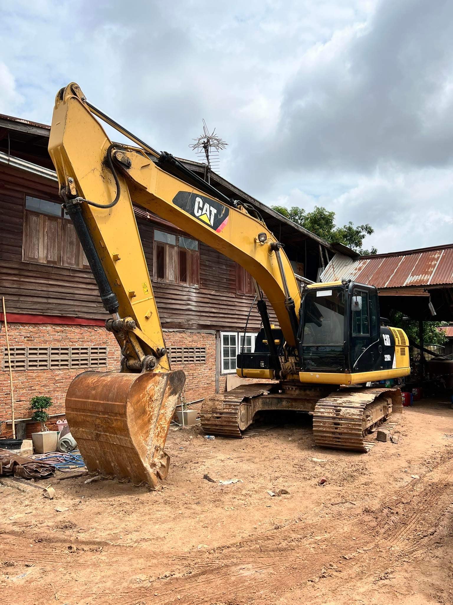 เเบคโฮ CAT320 d2 เอกสารเล่ม รถพร้อมใช้