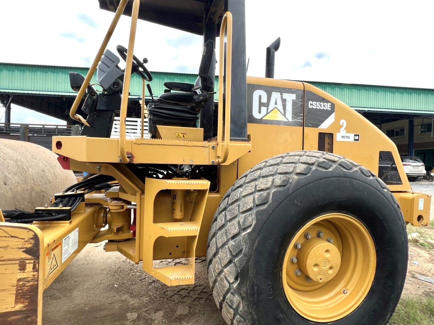 รถบดCAT 2เพลา เปลือกเรียบ รุ่นCS533E ปี64 ชั่วโมงบิน 2,400 ชม สวยสมบูรณ์ เอกสารเล่มทะเบียนพร้อมโอน