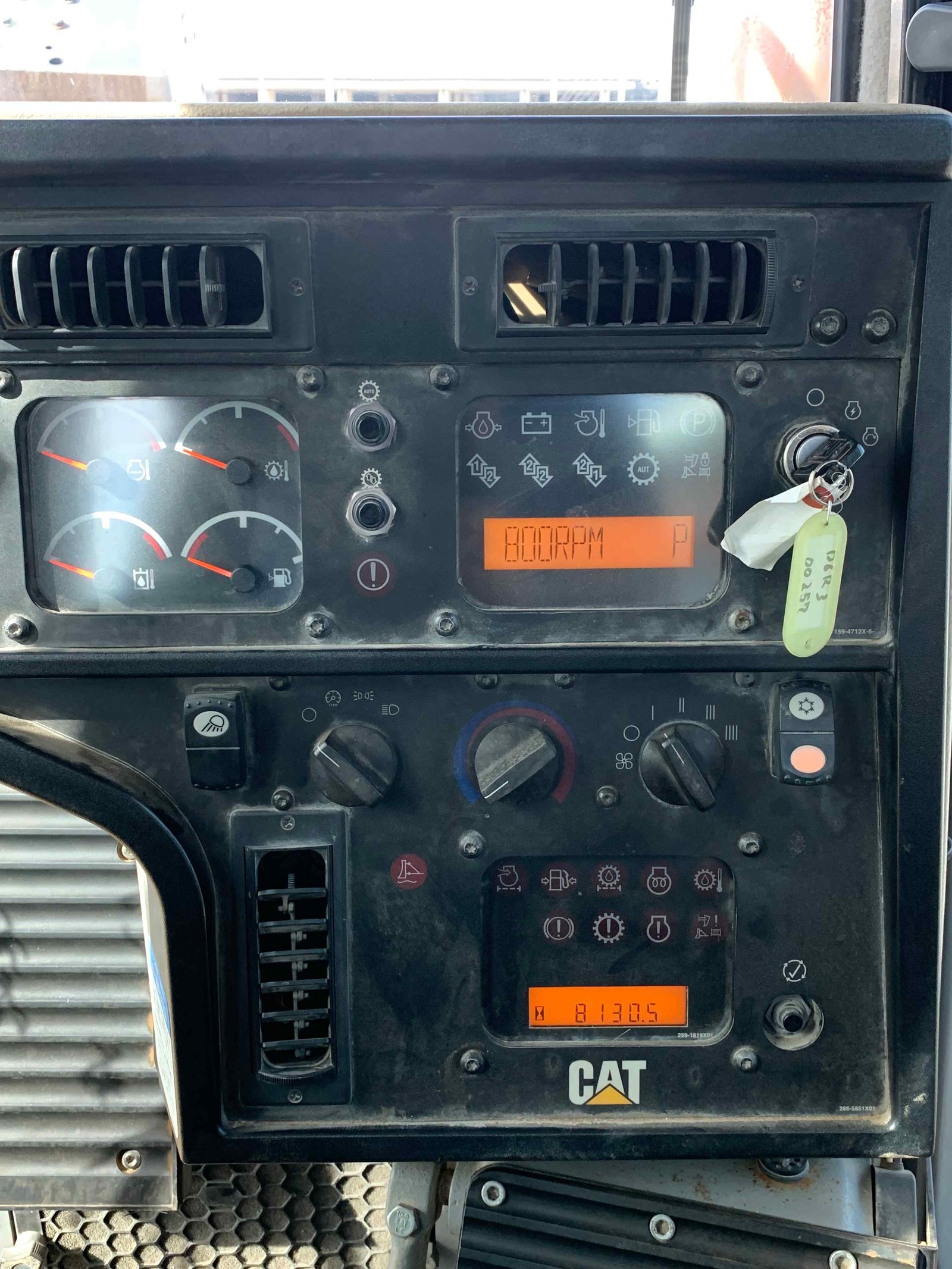 CATERPILLAR D6R-3 รุ่นใหม่ รถนำเข้าตรงจากญี่ปุ่น สภาพดีมาก ๆ ครับ